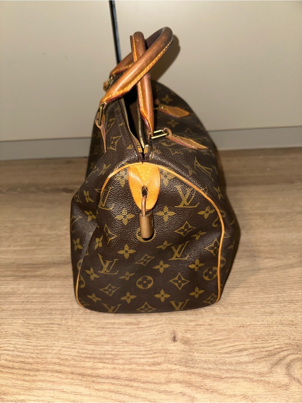 Louis Vuitton Brown Monogram Canvas Handbag with Tan Trim - Picture 4 of 9